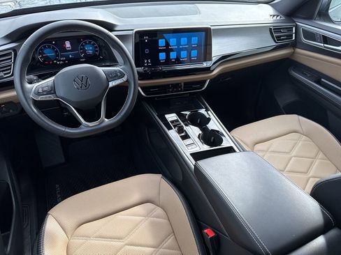 Used 2024 Volkswagen Atlas Cross Sport SE w/ Panoramic Sunroof Package image 17