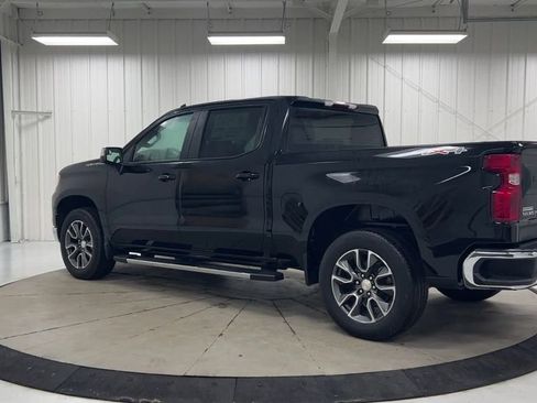 Used 2022 Chevrolet Silverado 1500 LT AWD/4WD image 6