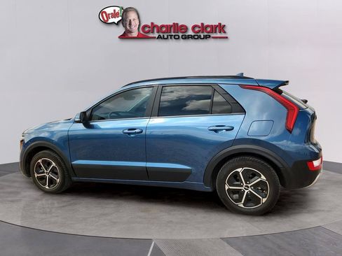 Used 2024 Kia Niro EX FWD image 2