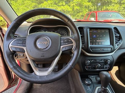 Used 2014 Jeep Cherokee Trailhawk w/ Leather Interior Group AWD/4WD image 12