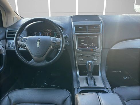 Used 2012 Lincoln MKX AWD image 17