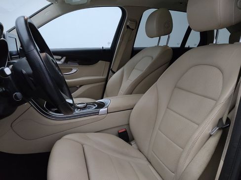 Used 2019 Mercedes-Benz GLC 300 4MATIC w/ Premium Package image 17