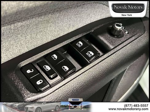 Used 2023 Jeep Compass Latitude AWD/4WD image 18