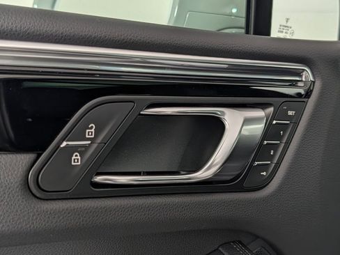 New 2026 Porsche Macan image 26