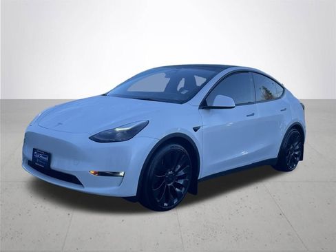 Used 2023 Tesla Model Y Performance image 2