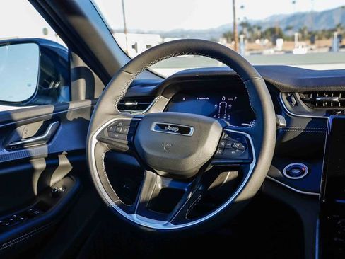 New 2025 Jeep Grand Cherokee L Laredo image 16