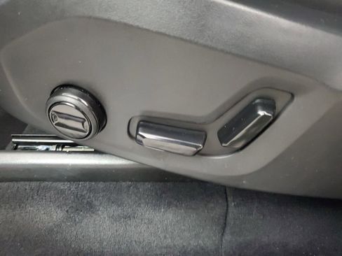 Certified 2025 Volvo XC90 B6 Plus image 24