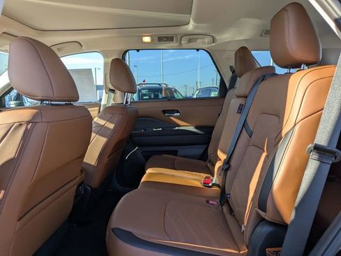 New 2025 Nissan Pathfinder Platinum w/ Black Appearance Package image 29