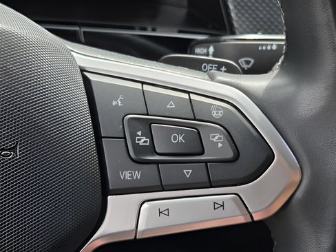 Used 2025 Volkswagen Atlas Cross Sport SEL Premium R-Line image 29