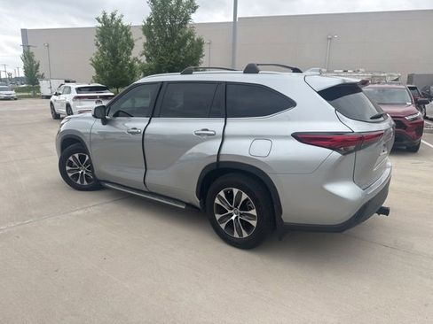 Used 2023 Toyota Highlander XLE FWD image 5
