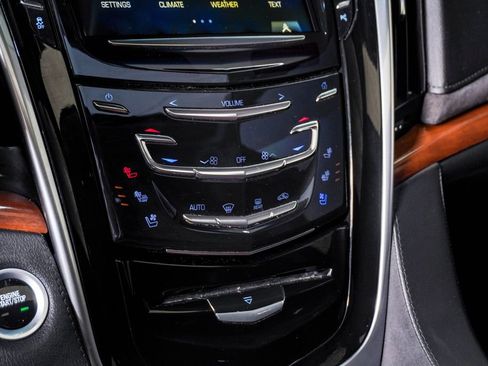 Used 2019 Cadillac Escalade Luxury AWD/4WD image 24