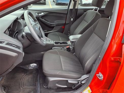 Used 2017 Ford Focus SE image 4