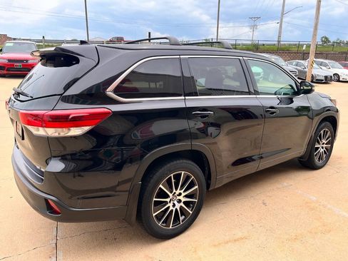 Used 2018 Toyota Highlander SE AWD/4WD image 5