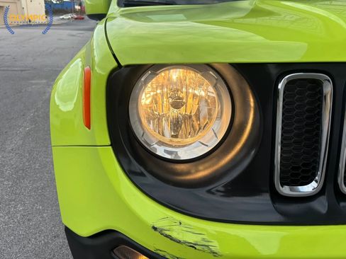 Used 2018 Jeep Renegade Latitude image 15