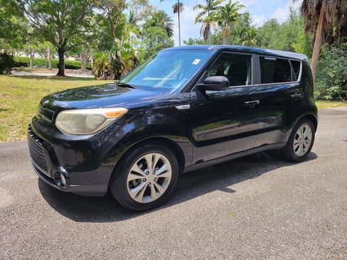 Used 2016 Kia Soul + FWD image 3