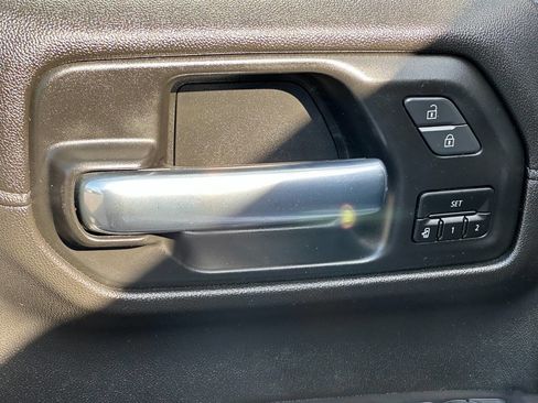 Used 2021 Chevrolet Silverado 1500 High Country w/ Technology Package image 18