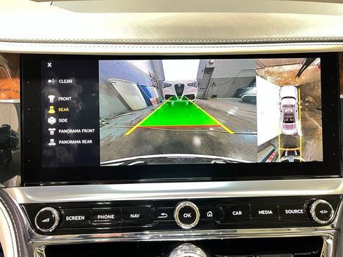 Used 2022 Bentley Flying Spur V8 image 19