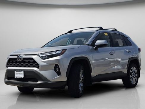 Used 2022 Toyota RAV4 XLE Premium AWD/4WD image 20