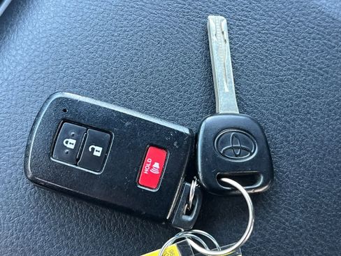 Used 2020 Toyota Tacoma TRD Off-Road w/ Technology Package image 27