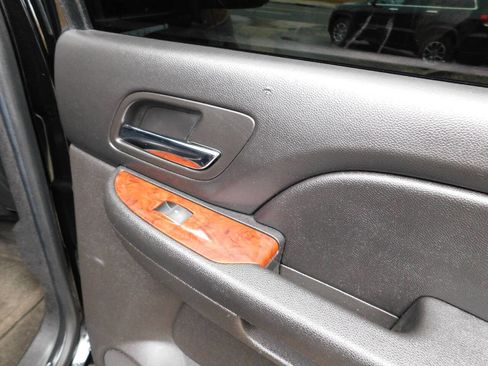 Used 2013 Chevrolet Tahoe LT w/ Luxury Package image 18