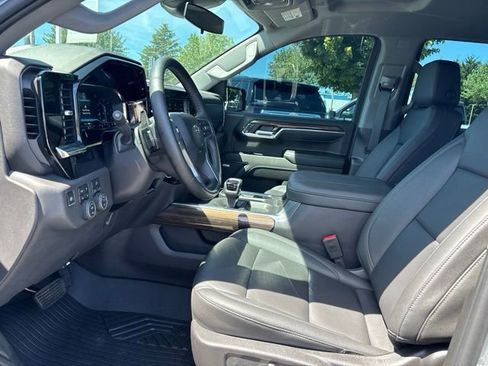 Used 2024 Chevrolet Silverado 1500 LT Trail Boss w/ Convenience Package II AWD/4WD image 9