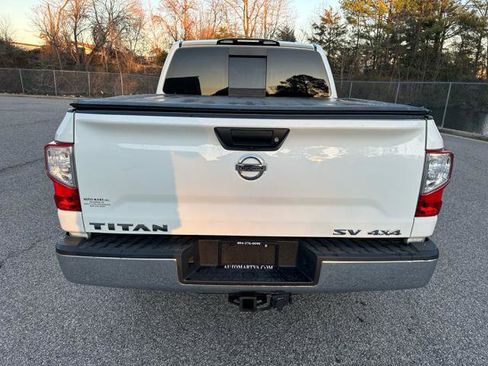 Used 2019 Nissan Titan SV image 36