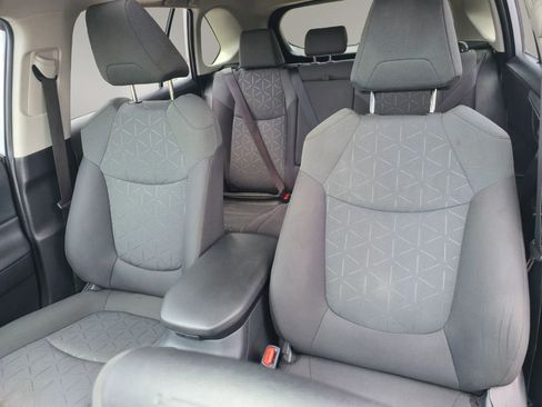 Used 2019 Toyota RAV4 XLE w/ Convenience Package FWD image 26