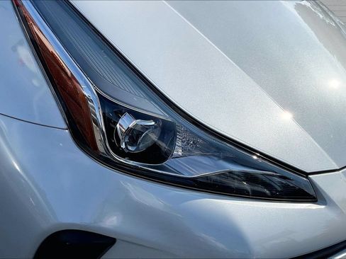 Used 2022 Toyota Prius LE FWD image 19