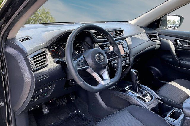 Certified 2017 Nissan Rogue SV w/ SV Premium Package AWD/4WD image 16