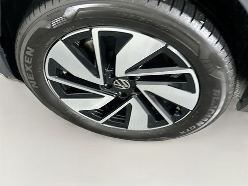 Used 2025 Volkswagen Atlas SE image 11