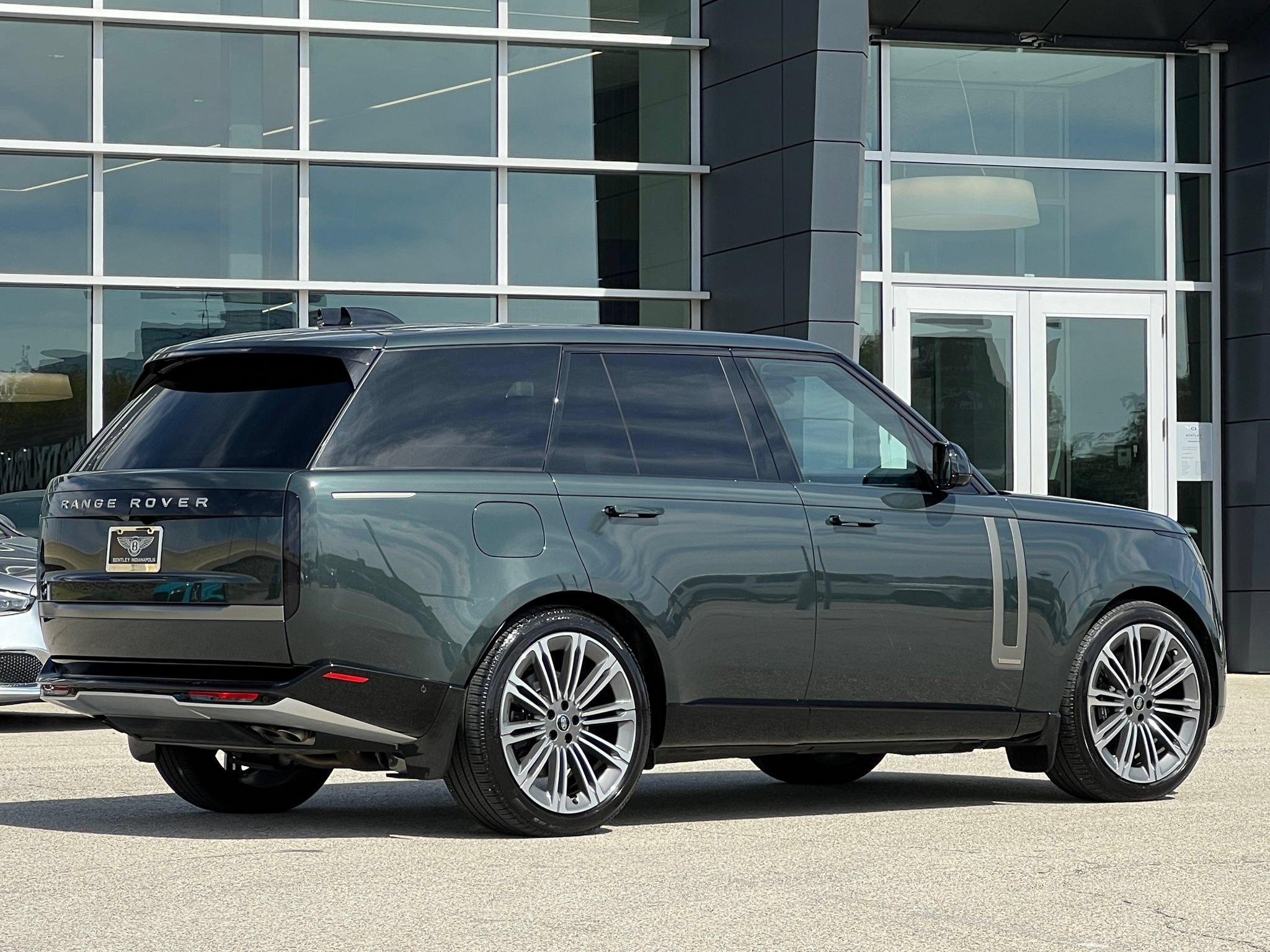 Used 2025 Land Rover Range Rover Autobiography AWD/4WD image 7