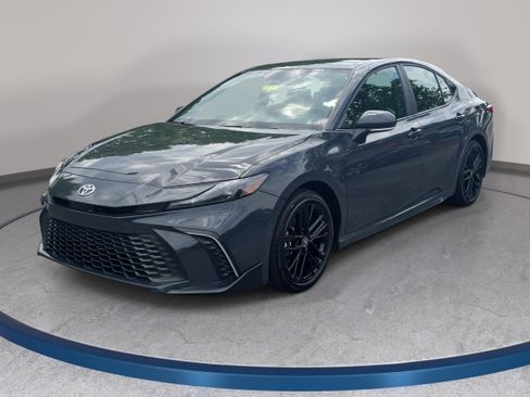 Used 2025 Toyota Camry SE w/ Convenience Package FWD image 1