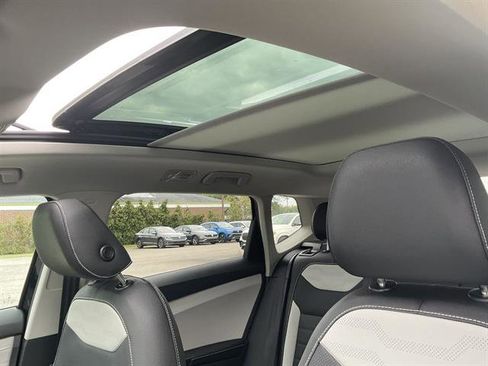 New 2025 Volkswagen Taos SEL image 13