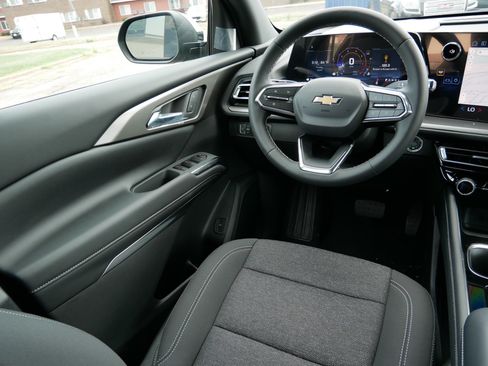 New 2026 Chevrolet Traverse LT w/ Driver Confidence Package AWD/4WD image 13