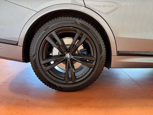 Used 2024 BMW X7 xDrive40i w/ M Sport Package AWD/4WD image 16