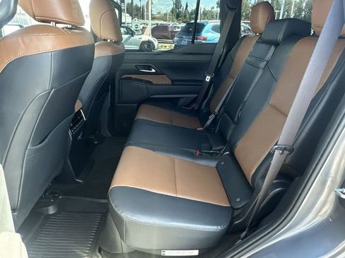 Used 2025 Lexus GX 550 w/ Cold Area Package AWD/4WD image 26