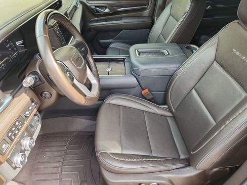 Used 2024 GMC Yukon Denali w/ Advanced Technology Package image 19