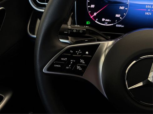 Used 2025 Mercedes-Benz GLC 300 4MATIC image 27