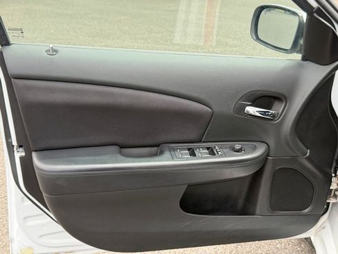 Used 2014 Chrysler 200 Touring FWD image 20