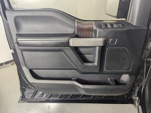 Used 2017 Ford F150 Platinum w/ Equipment Group 701A Luxury AWD/4WD image 9