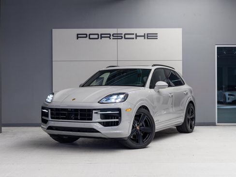 New 2026 Porsche Cayenne GTS image 1