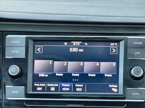 Used 2023 Volkswagen Jetta SE w/ Panoramic Sunroof Package FWD image 12