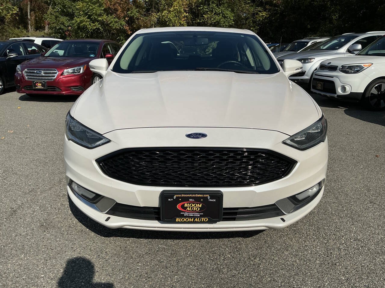 Used 2017 Ford Fusion SE w/ Fusion SE Technology Package FWD image 2