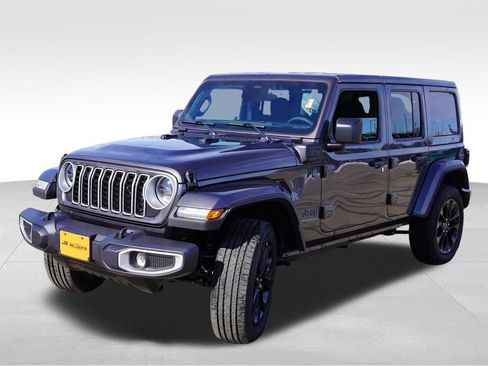 Certified 2025 Jeep Wrangler Unlimited Sahara w/ Safety Group image 11