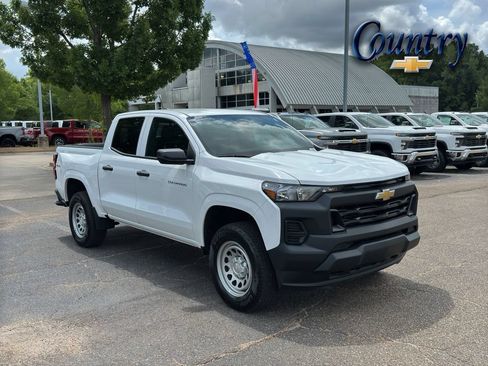 Used 2026 Chevrolet Colorado W/T AWD/4WD image 1