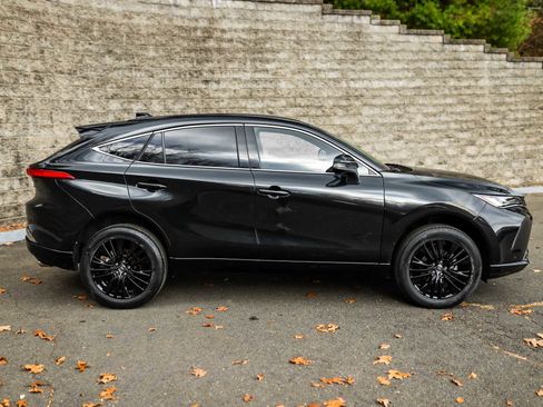 Used 2024 Toyota Venza Nightshade image 4