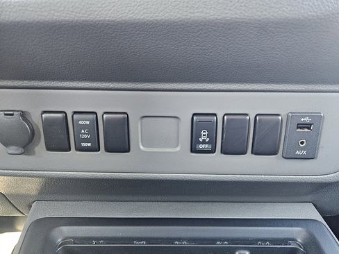 Used 2020 Nissan NV 2500 SV image 35