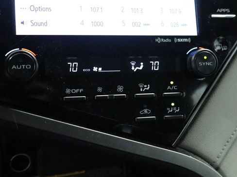 Used 2020 Toyota Camry XLE image 32