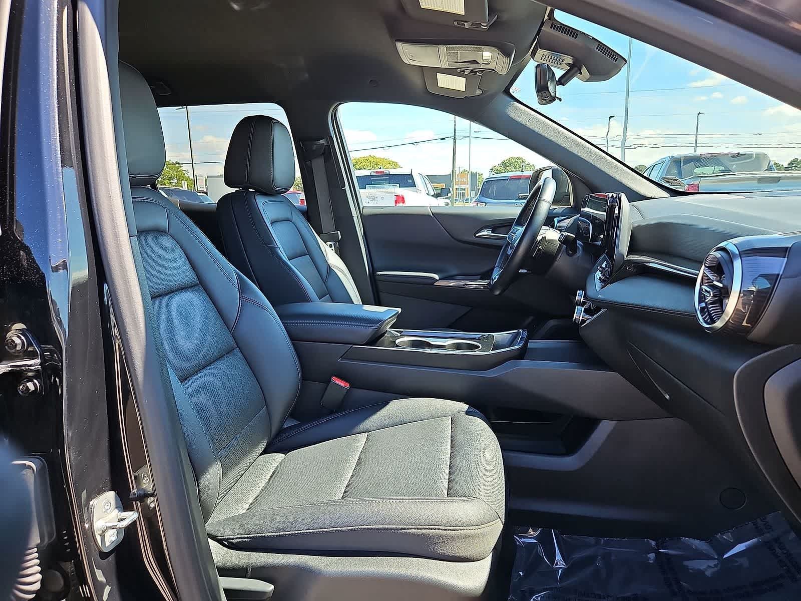 Used 2025 Chevrolet Equinox LT w/ Convenience Package II AWD/4WD image 33