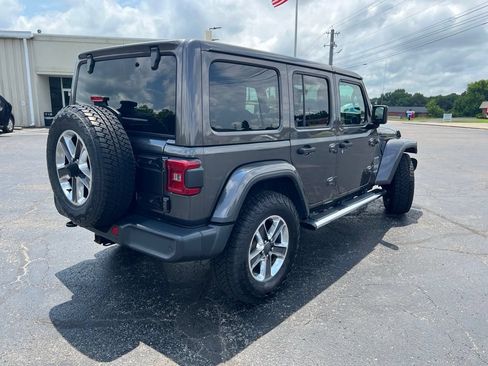Used 2018 Jeep Wrangler Unlimited Sahara AWD/4WD image 3